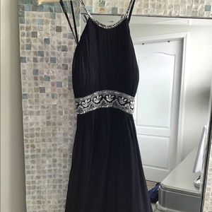 Scale black simple dress